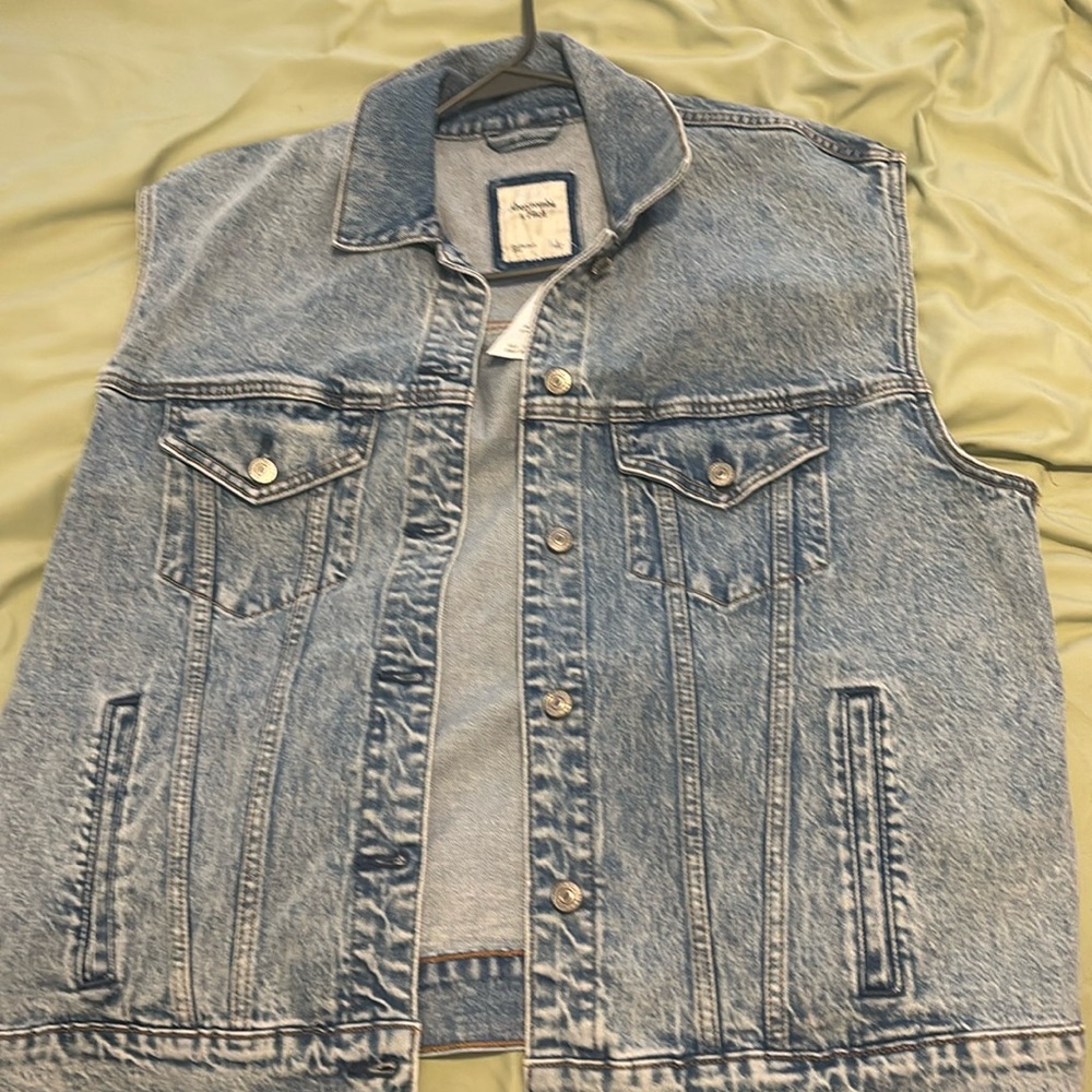 NWT Abercrombie oversized denim vest